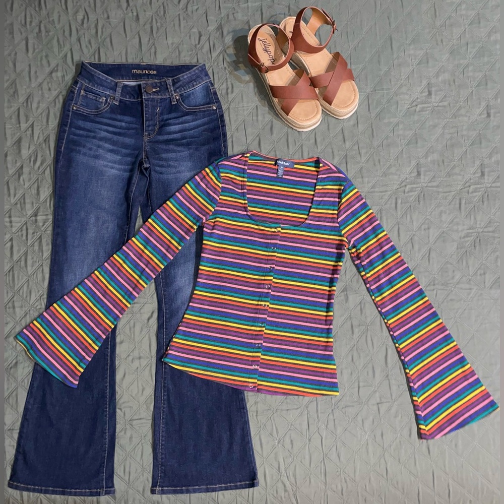MODCLOTH "Lost In Love" Retro Bell-Sleeve Top, LIKE NEW, Size Medium - Picture 5 of 14